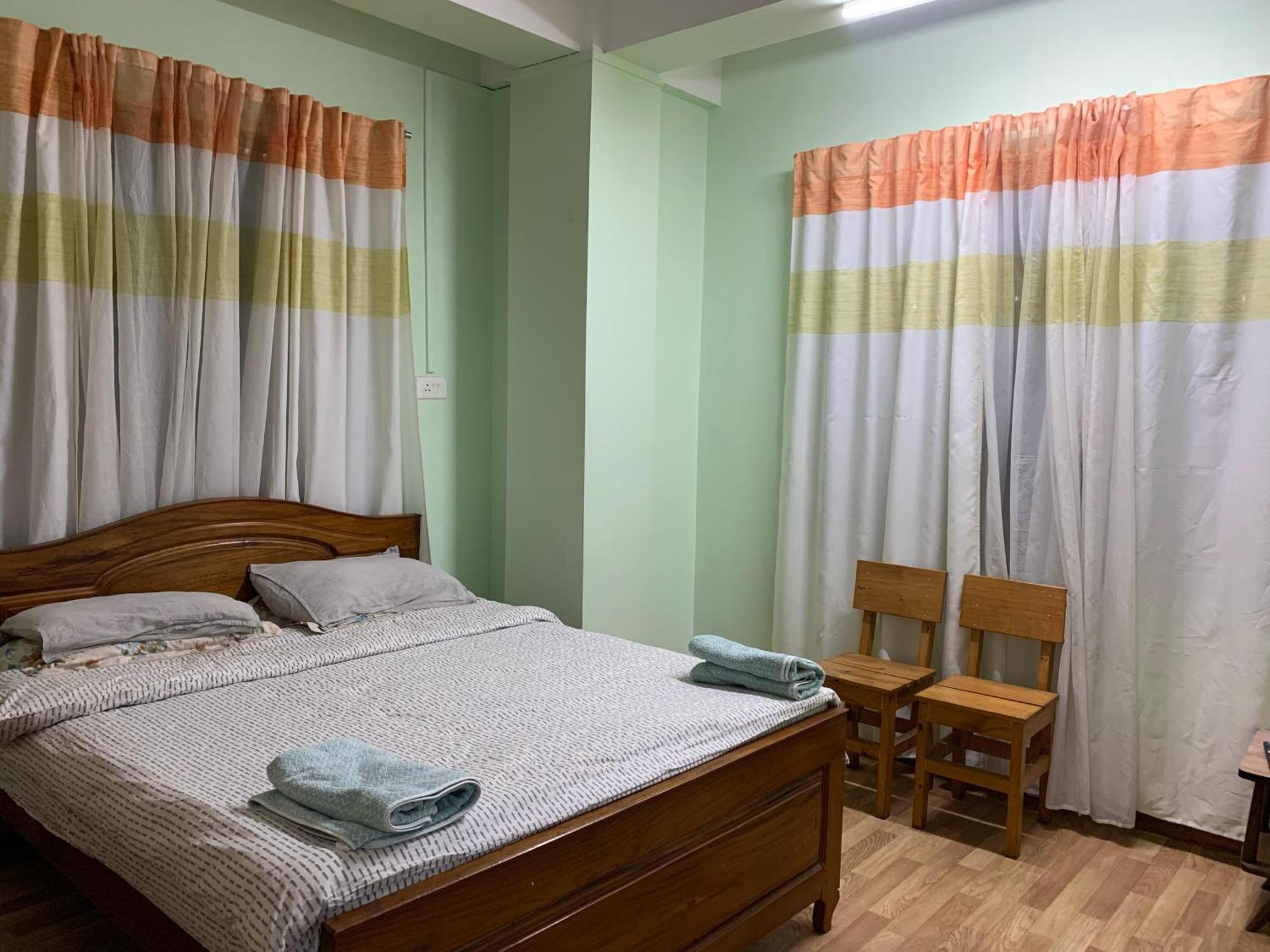 Cafe Sola Bnb Шиллонг Номер фото